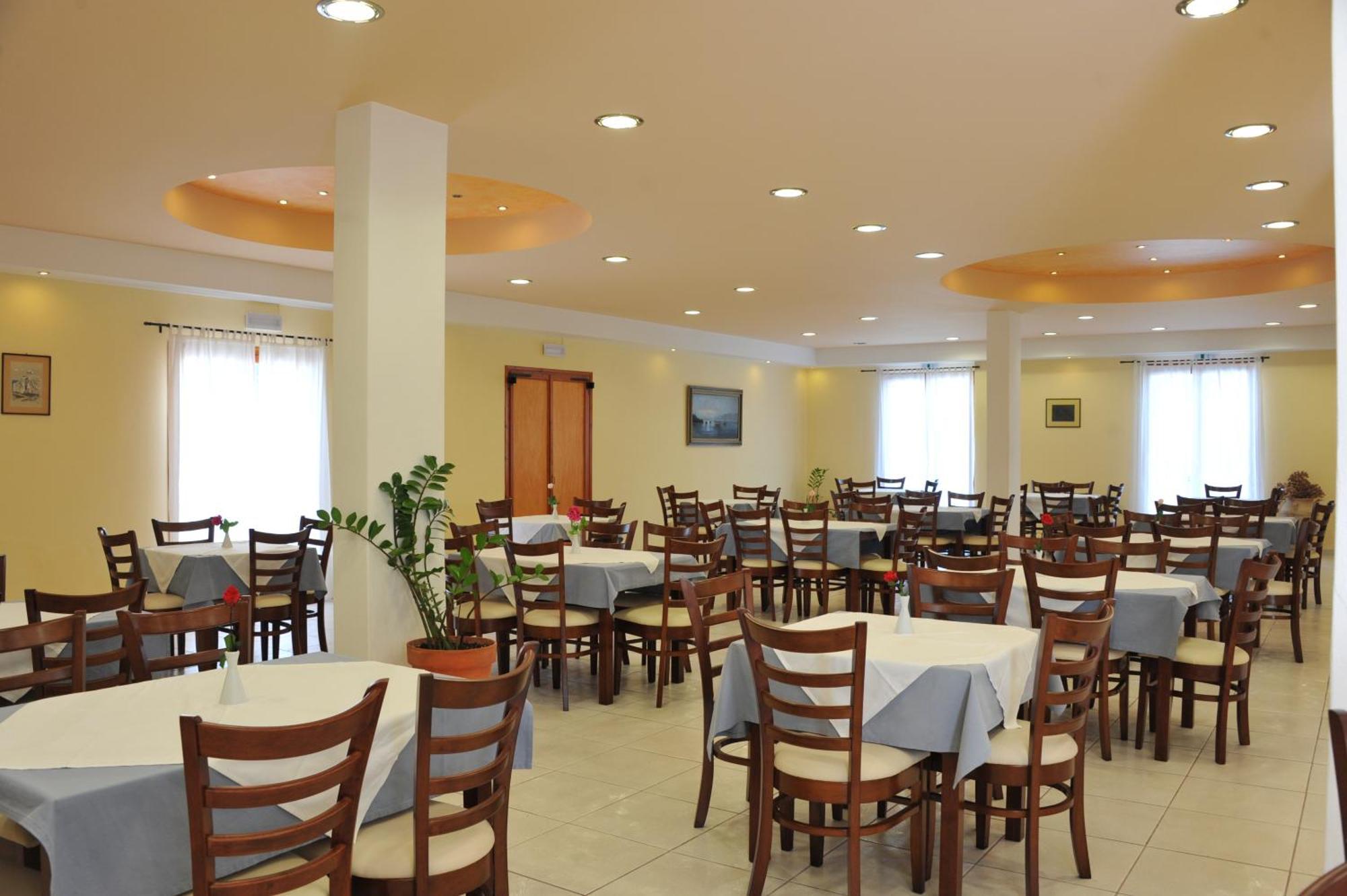 Eri Hotel Parikia  Bagian luar foto