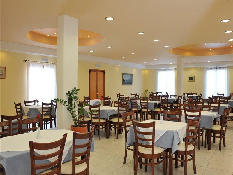 Eri Hotel Parikia  Bagian luar foto